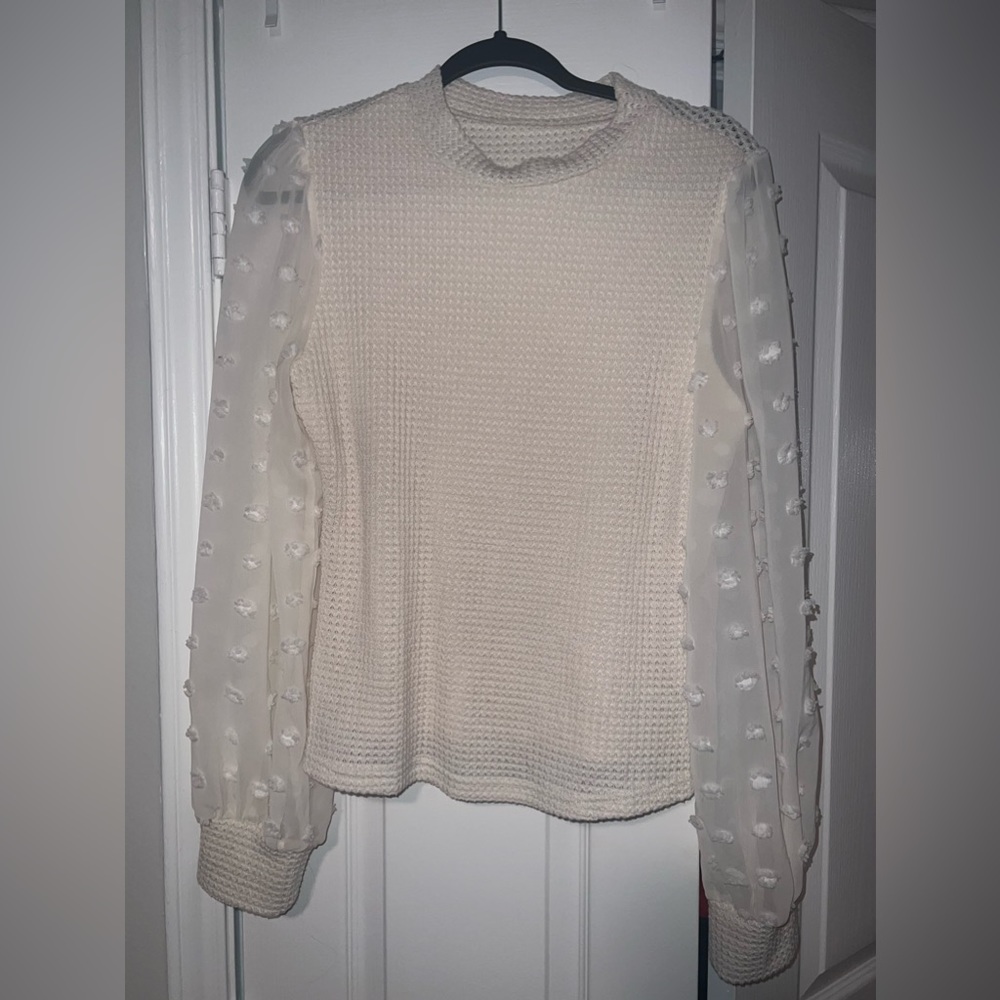 Long sleeve sweater top. Front is lined. Only worn once!